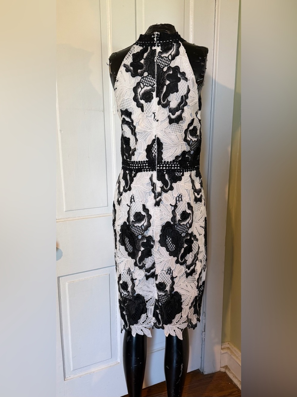 Alexia Admor Black & White Lace Halter Sheath Dress NWT Size 8 - Picture 5 of 10